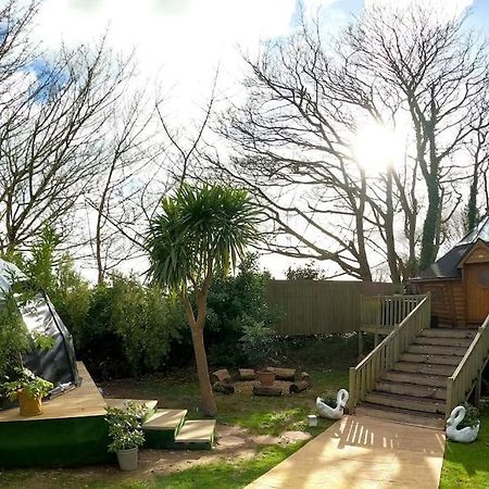 Romantic Treehouse With Hot Tub & Bbq Lodge Praze an Beeble Eksteriør bilde