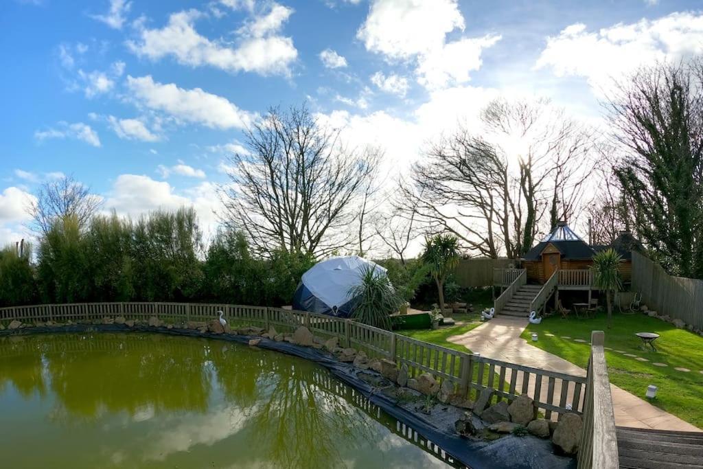Romantic Treehouse With Hot Tub & Bbq Lodge Praze an Beeble Eksteriør bilde