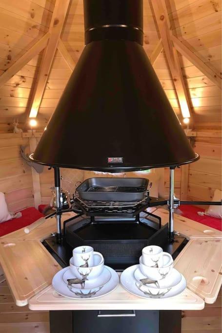 Romantic Treehouse With Hot Tub & Bbq Lodge Praze an Beeble Eksteriør bilde