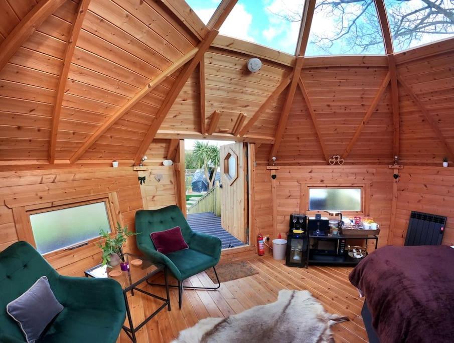 Romantic Treehouse With Hot Tub & Bbq Lodge Praze an Beeble Eksteriør bilde